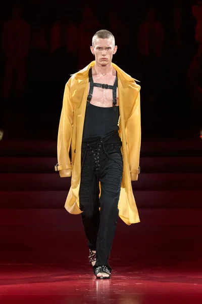 Look 19